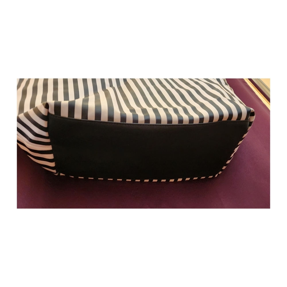 NWT Victoria's Secret Striped Weekender Bag - Picture 8 of 9